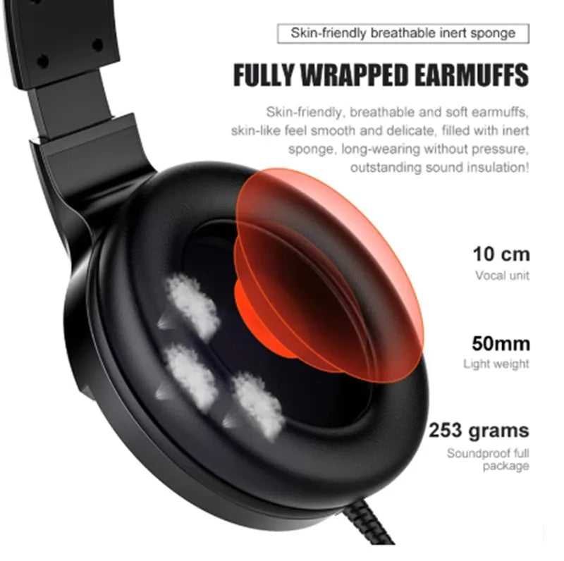 Black wired gaming headset with microphone and 3.5mm plug for PC gaming