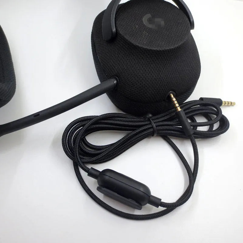 Black universal audio cable for gaming headsets with oxygen-free copper wire construction