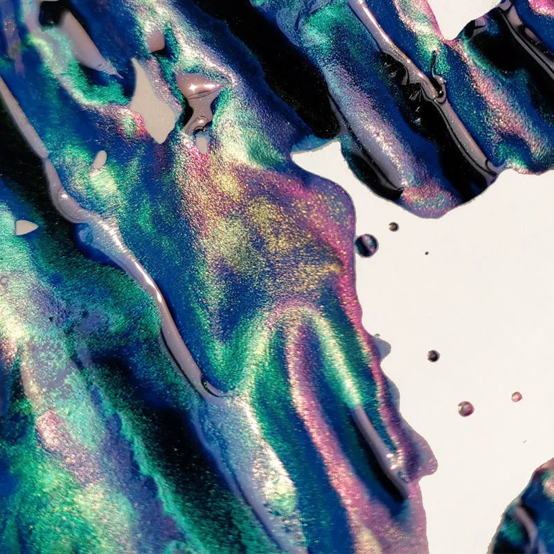 Gold powder colour ink bottle for fountain pens with sheen gradient effect.