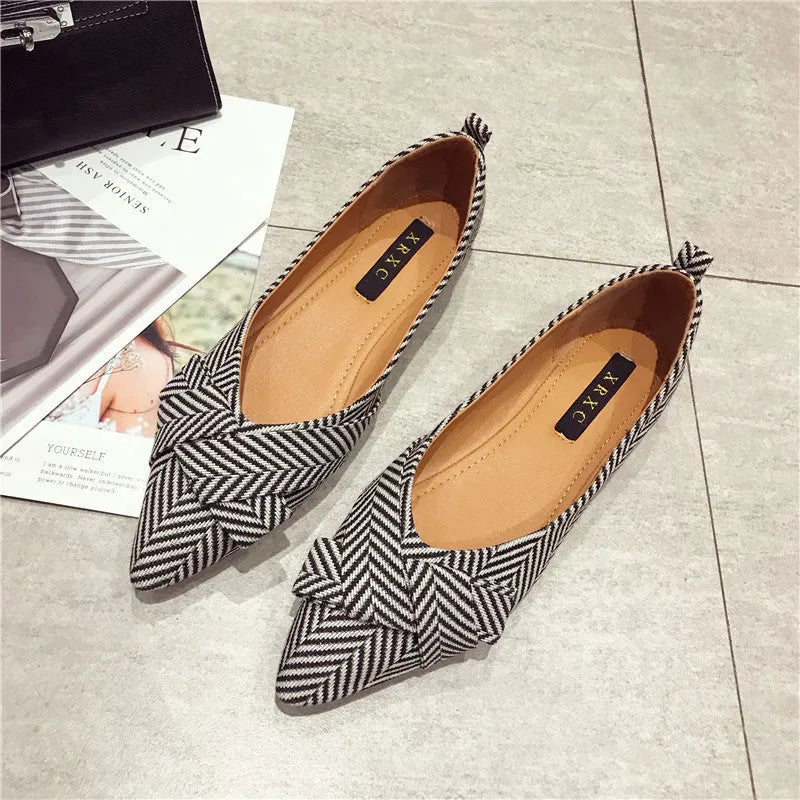 Women's pointed toe shallow mouth flats in red cotton with low 1-3cm heel