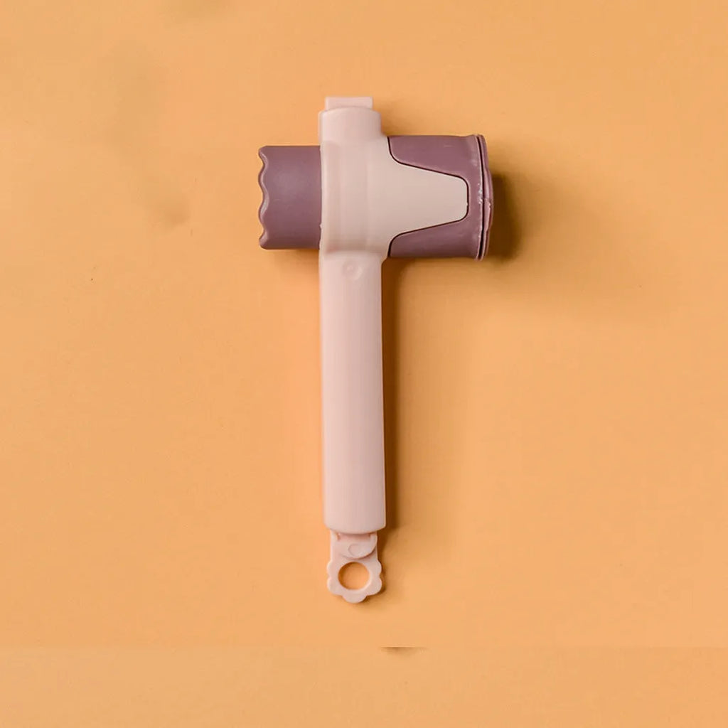Reusable food sealing clip in PP plastic, 12.3cm long, in dark blue colour on a white background