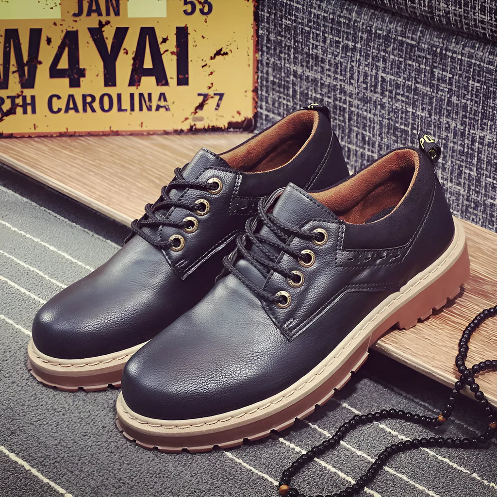 Men's low-top casual shoes in black with a round toe, front tie laces, and a rubber sole.