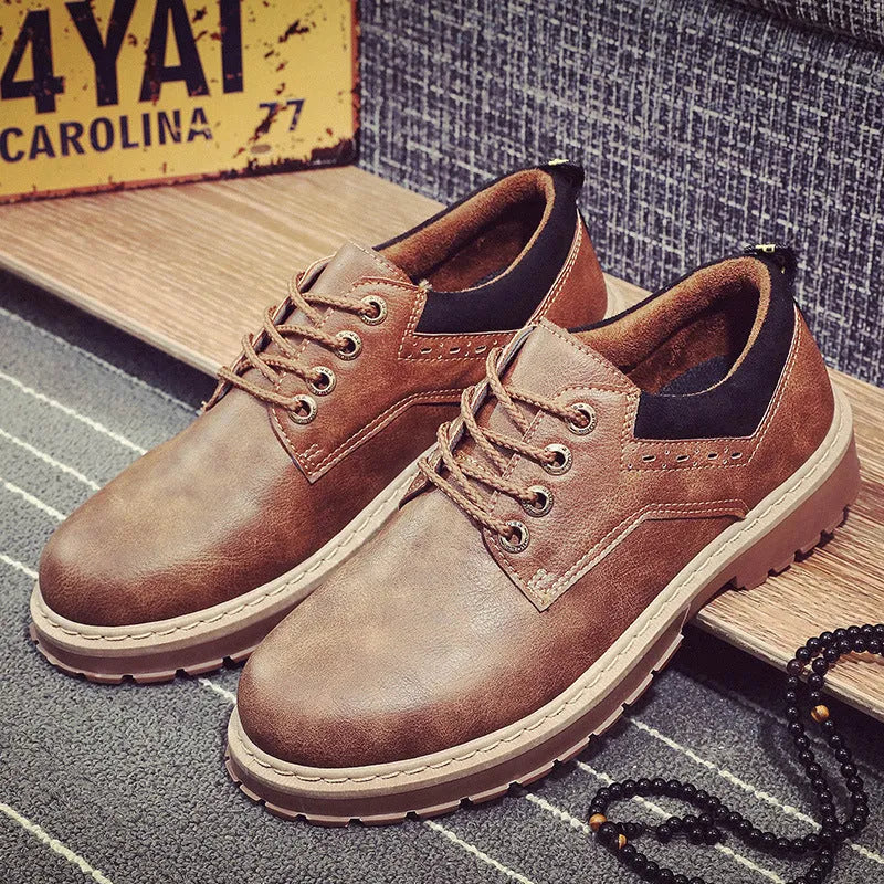 Men's low-top casual shoes in black with a round toe, front tie laces, and a rubber sole.