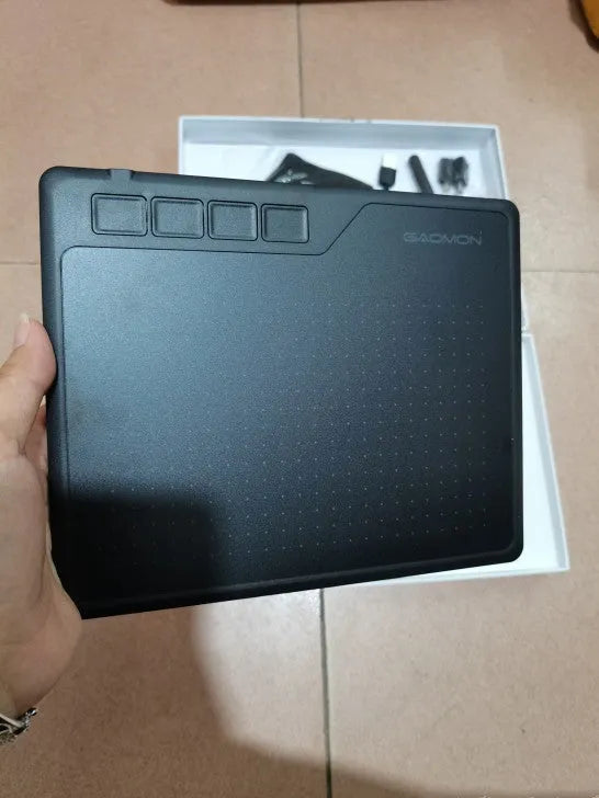 Gaoman S620 black digital drawing board with USB cable and stylus pen on desk