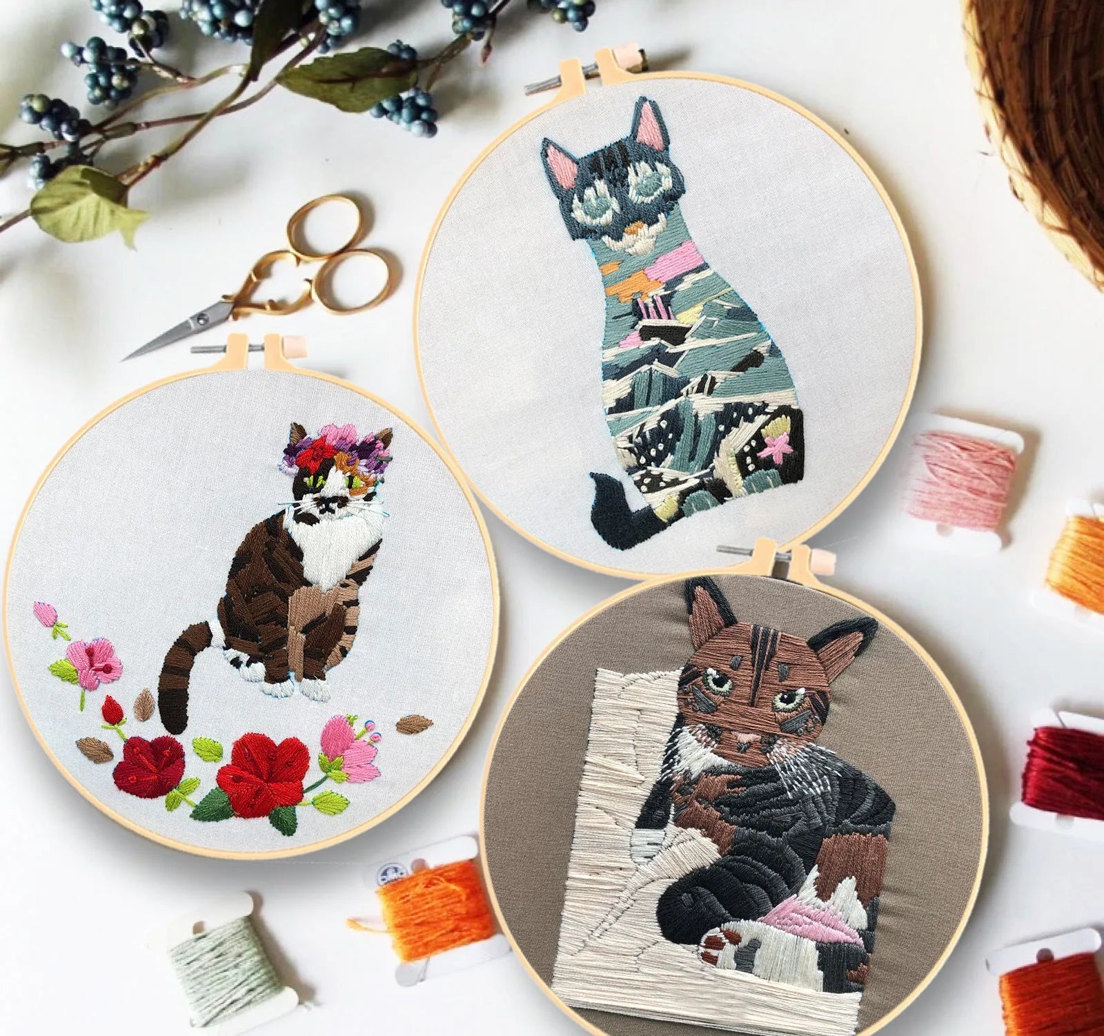 DIY three-dimensional European embroidery kit with cat designs on cotton fabric with embroidery frame