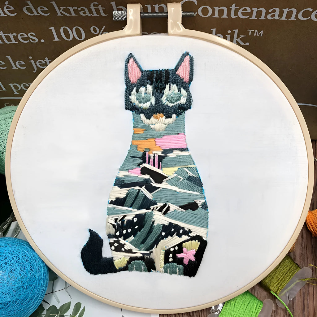 DIY three-dimensional European embroidery kit with cat designs on cotton fabric with embroidery frame