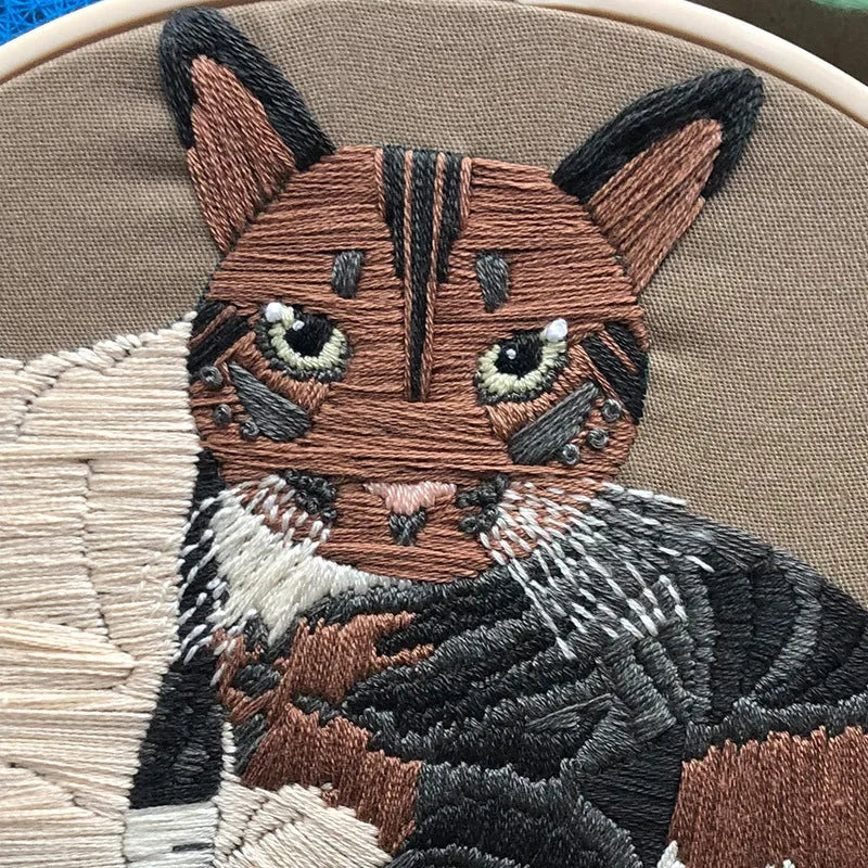 DIY three-dimensional European embroidery kit with cat designs on cotton fabric with embroidery frame