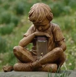 Brown natural resin tabletop garden statue with little boy sculpture decoration