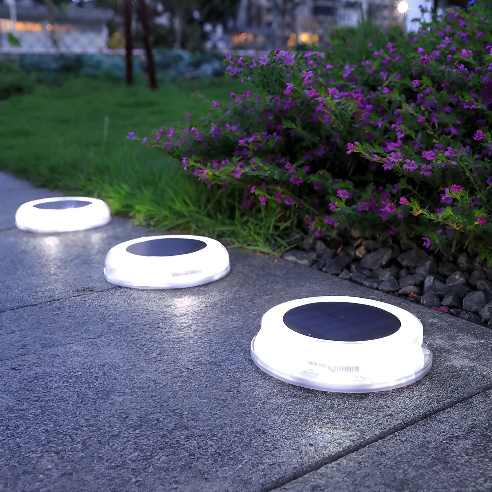 8 LED solar outdoor lawn lamp with IP67 waterproof rating and 1800mAh battery for garden path lighting