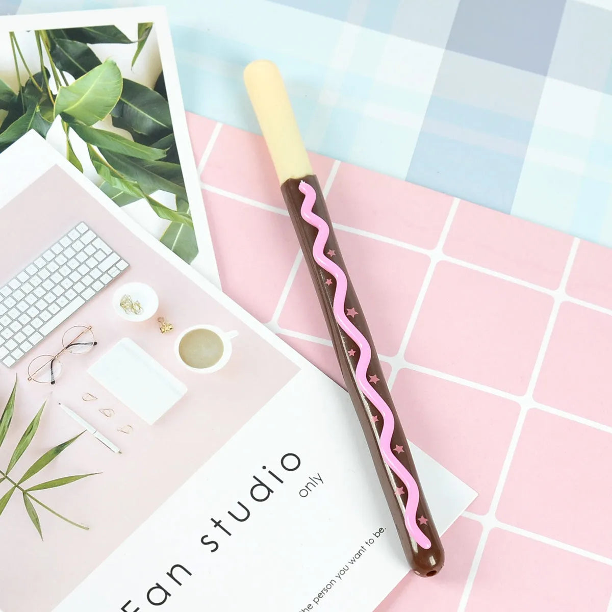 Korean soft gel chocolate stick scented needle tube gel pen with 0.5mm tip and strawberry fragrance