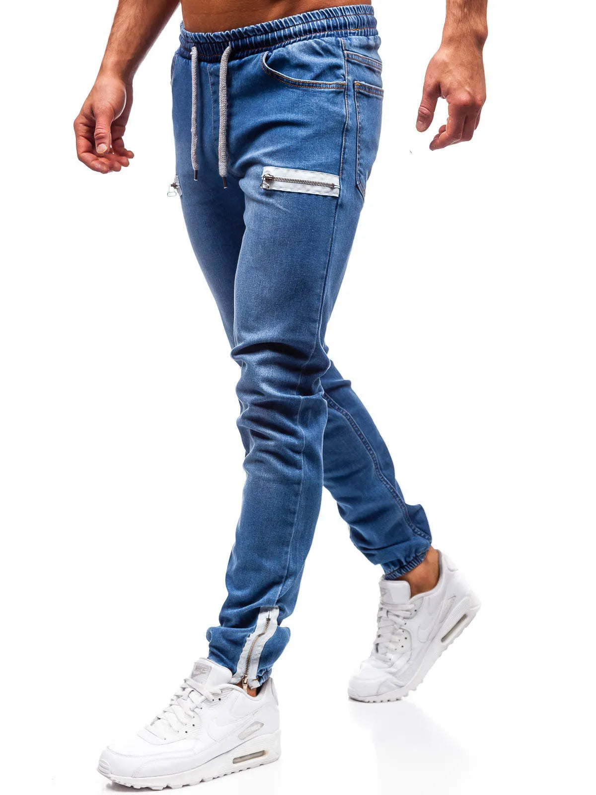 Men's denim sports jeans in dark blue, five-pocket style with cotton fabric