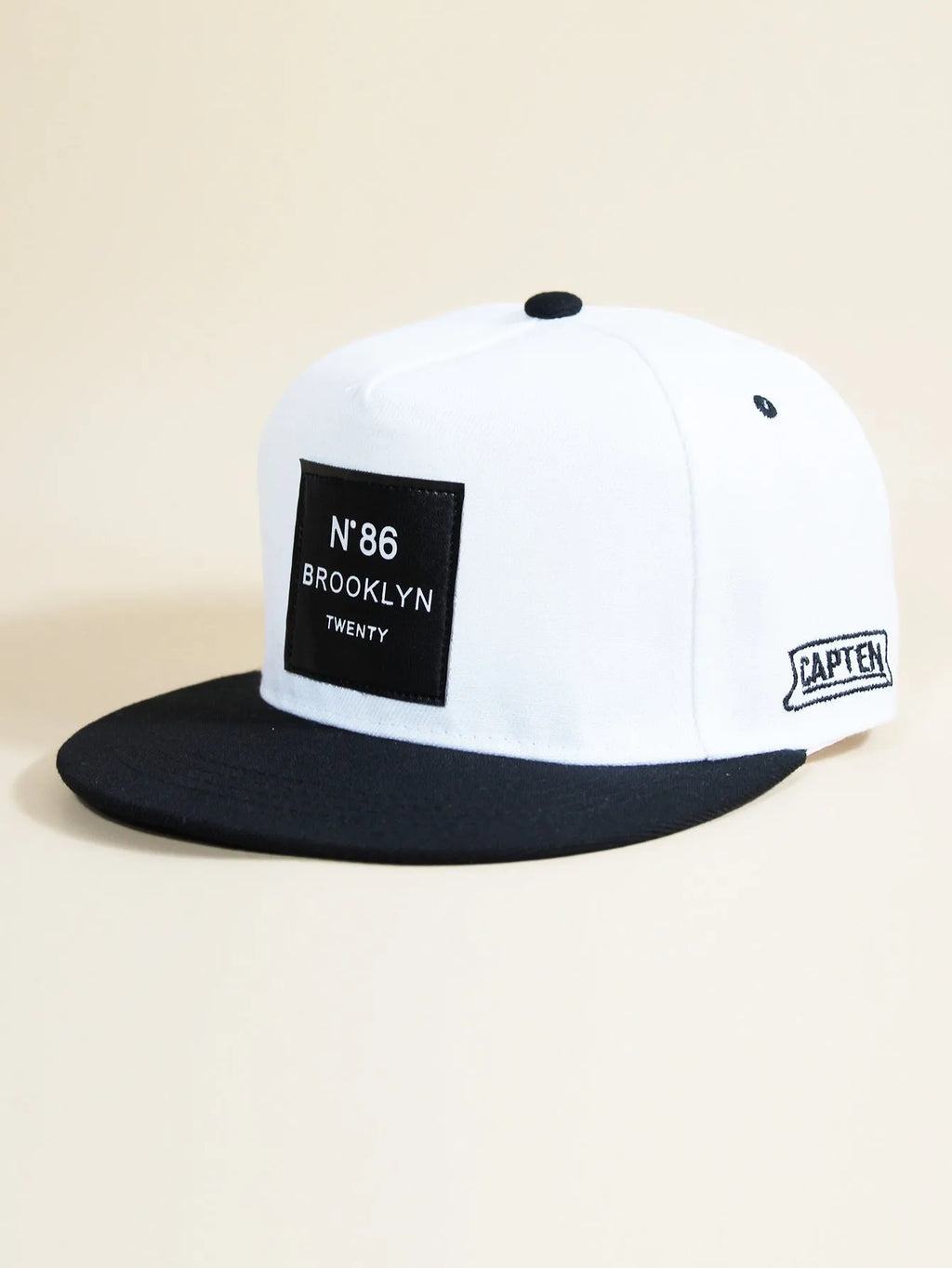 Adjustable baseball cap with Korean N86 letter design in black for sun protection