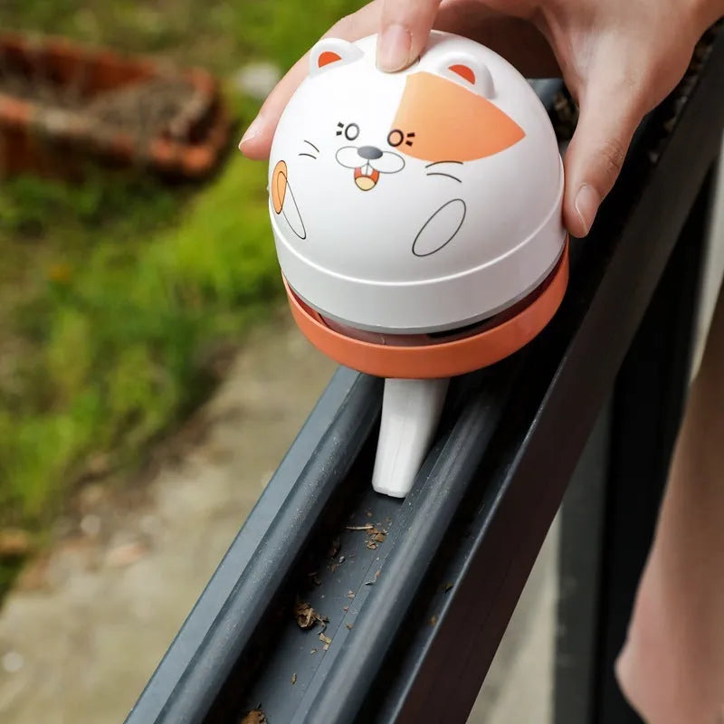 Laiting USB-powered handheld mini vacuum cleaner with flat nozzle attachment for keyboard and desktop cleaning