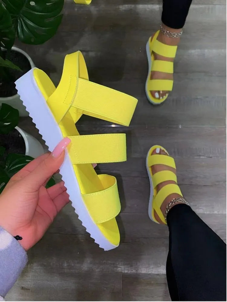 Women flat anti-slip sandals in black with colour matching design and flat sole