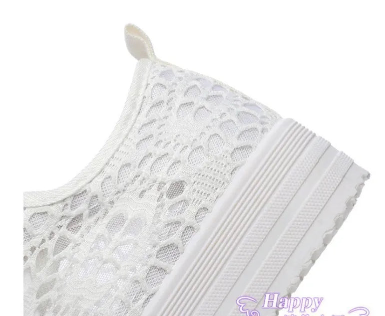 Women's white canvas lace-up shoes with rubber sole, flat casual sneakers