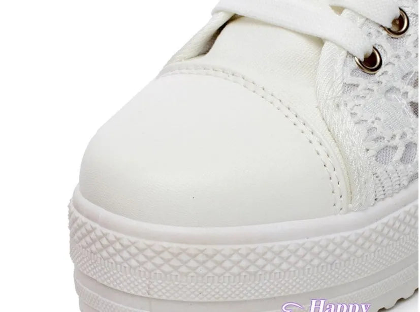 Women's white canvas lace-up shoes with rubber sole, flat casual sneakers
