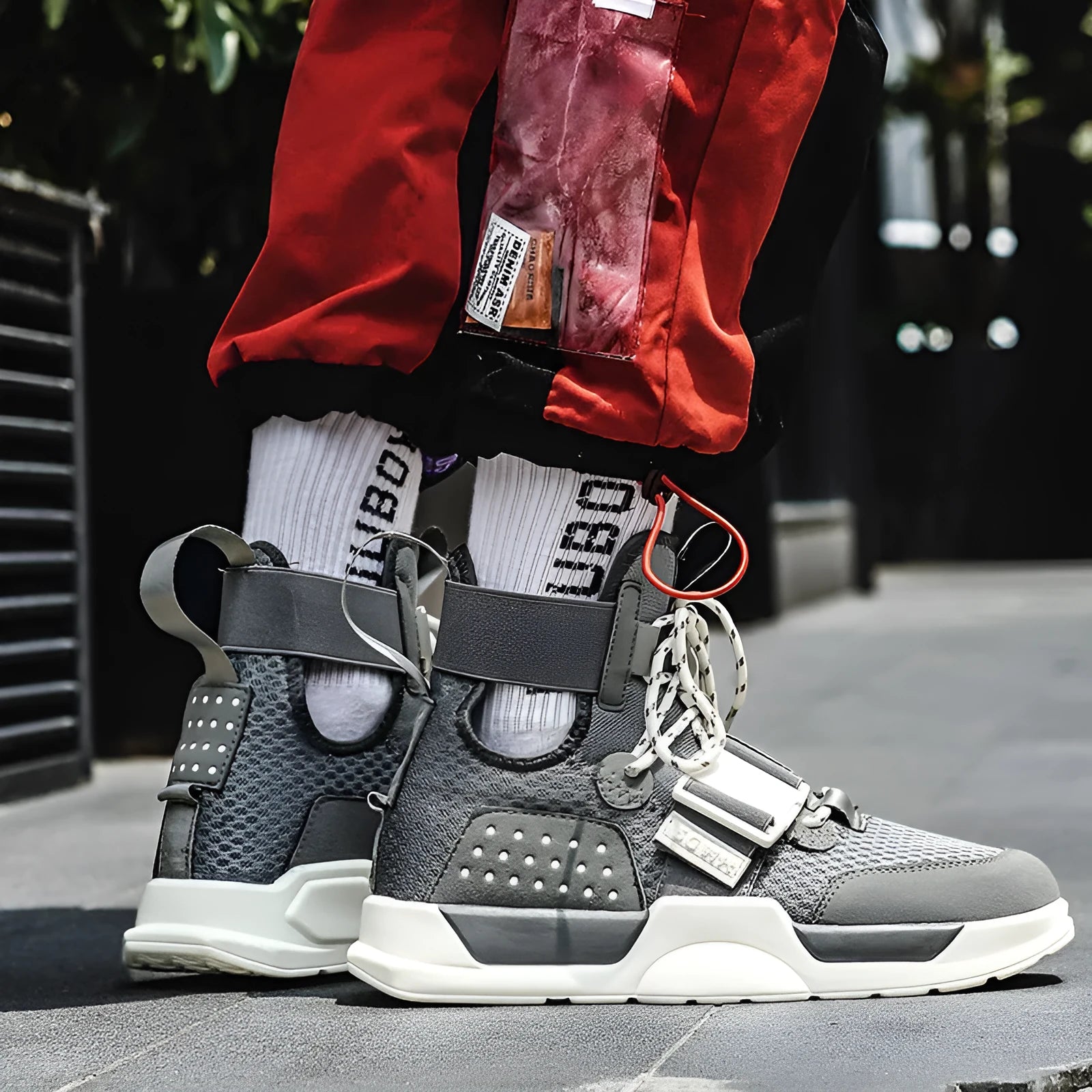 High-top hoverboard casual shoes for boys with mesh upper and rubber sole in black colour