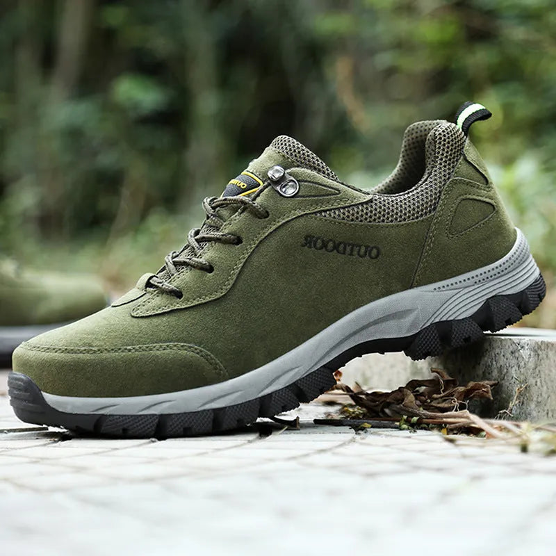 Men's low-cut hiking shoe in army green colour showing mesh lining and viscose sole.