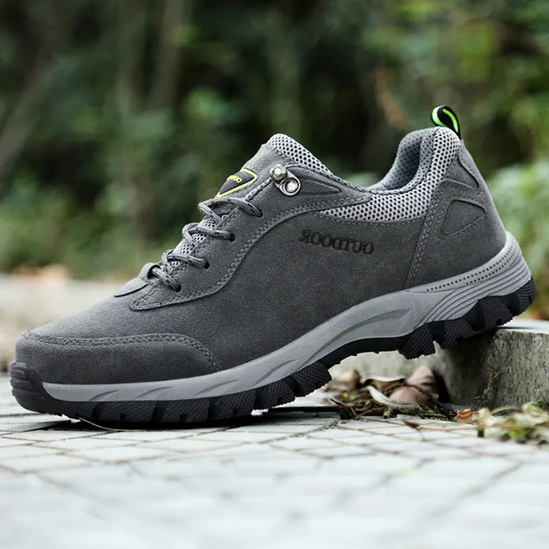 Men's low-cut hiking shoe in army green colour showing mesh lining and viscose sole.