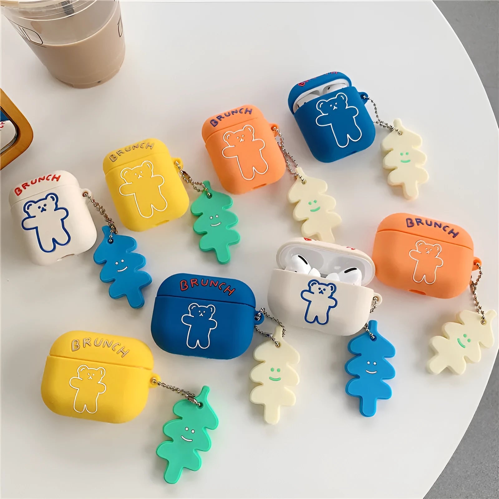 Silicone clamshell AirPods protective case in solid colour, compatible with AirPods Pro3 and AirPods1 2