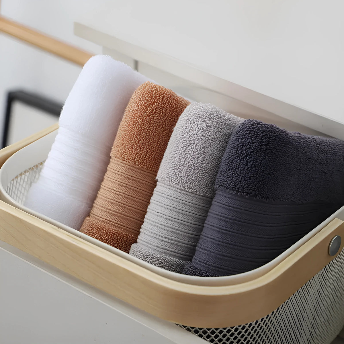 Pure cotton 500g bath towel in white, thickened soft absorbent, 70x140 cm