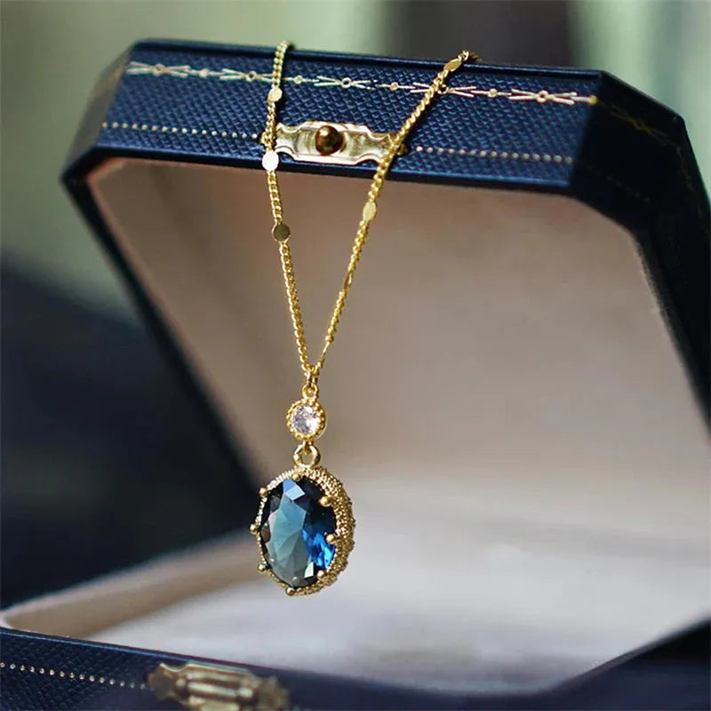 Gold-coloured geometric pendant necklace with a French retro design on a chain.