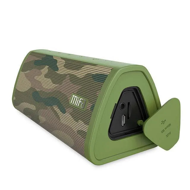 Waterproof outdoor speaker in black with plastic shell, 152x66x64mm, front view
