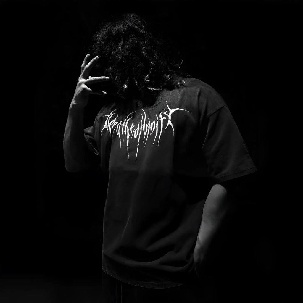Loose fit dark coloured cotton T-shirt with short sleeves and gilding decorative detail.