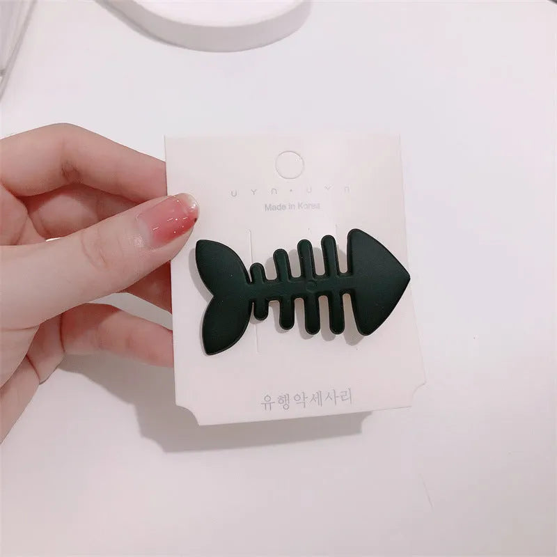 Fishbone pattern plastic barrette with duckbill clip in minimalist candy colour