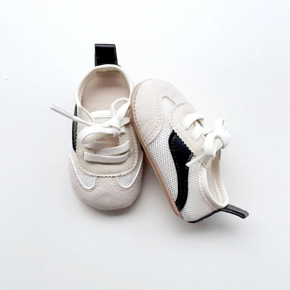 Baby shoes with hollow mesh upper and rubber sole in black, blue, brown, green for toddlers 1-3 years