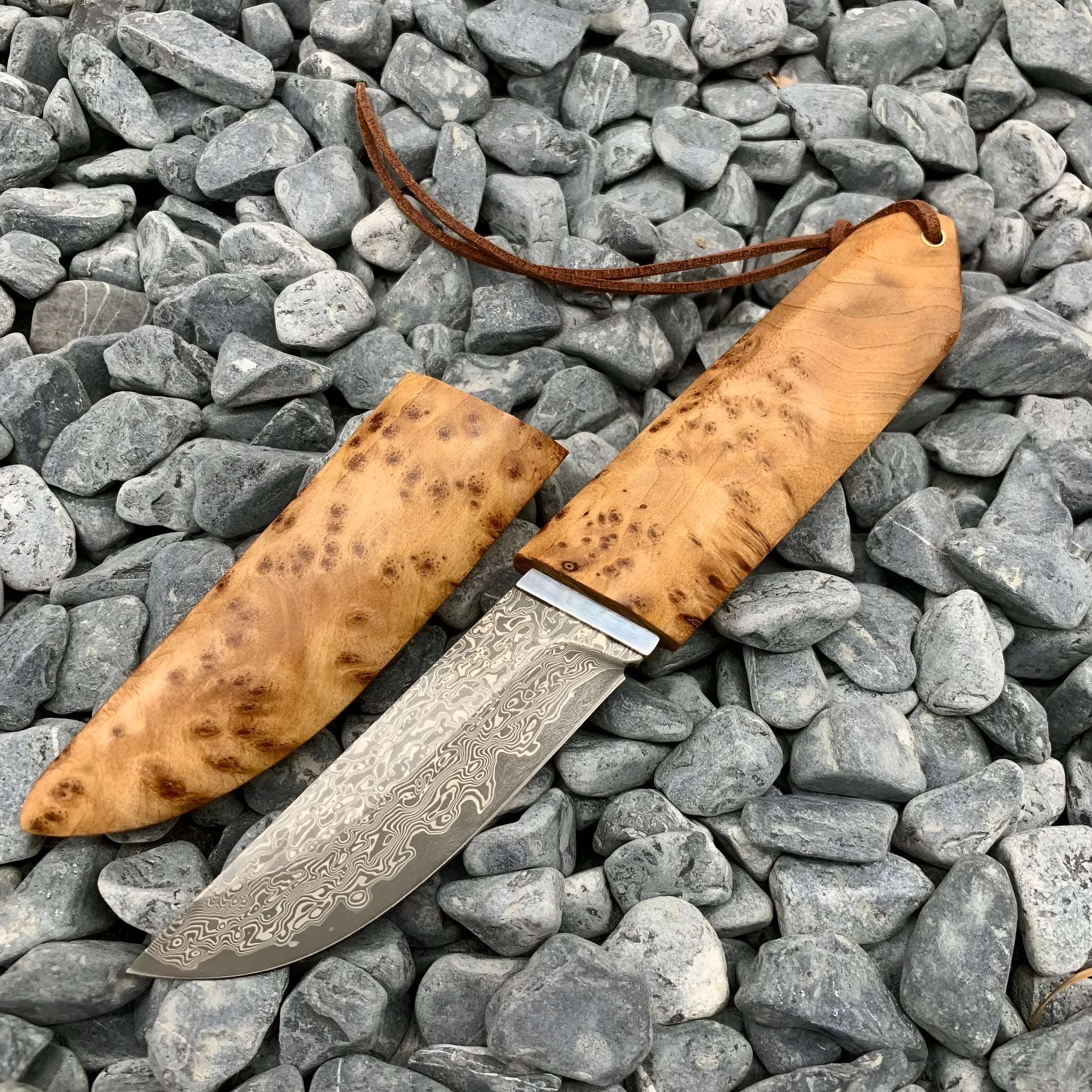 White Shadow short knife with Damascus pattern blade and wood handle for outdoor camping