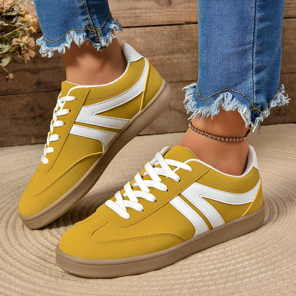 Lace-up round toe flats shoes for women in black artificial PU leather with flat heel