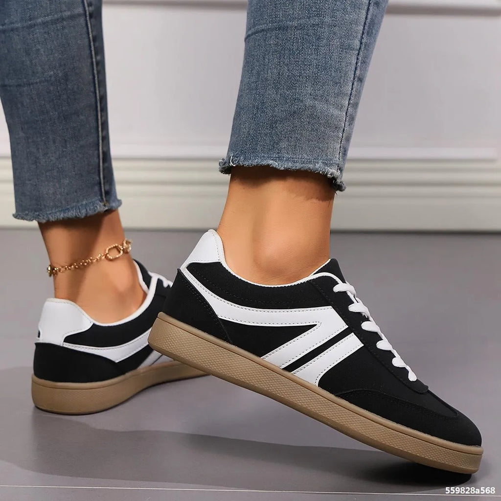 Lace-up round toe flats shoes for women in black artificial PU leather with flat heel