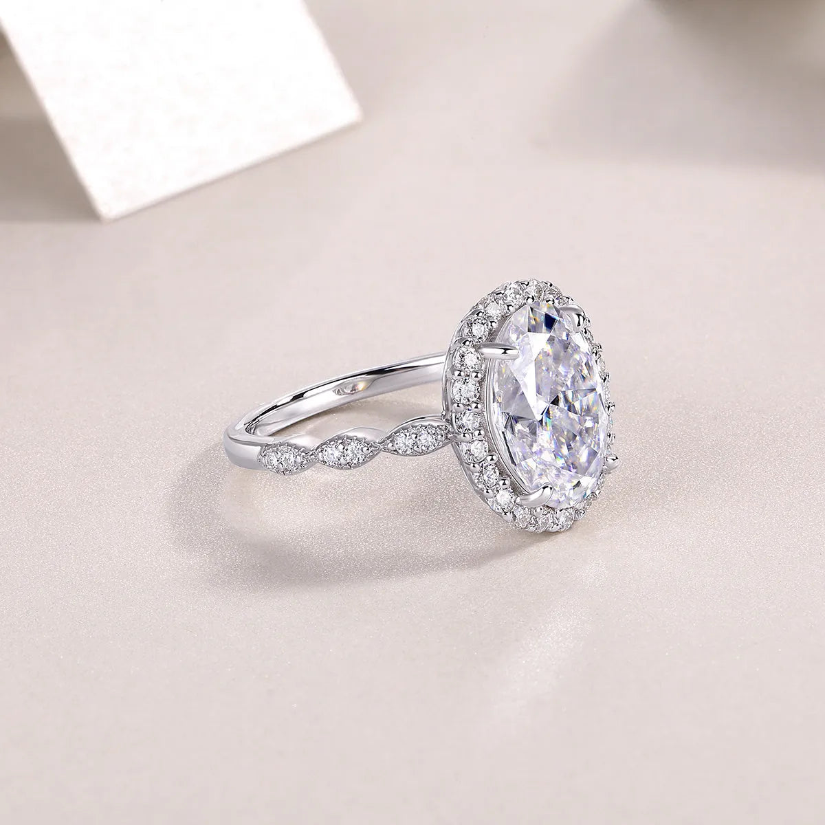 Moonlight Pupil egg-shaped moissanite wedding ring set in S925 silver with platinum plating