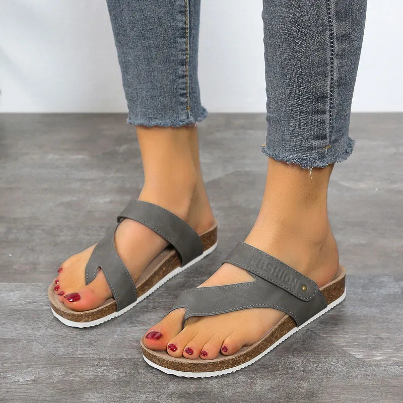 Flat toe ring thick-soled flip-flops in solid colour with artificial PU upper and foam sole