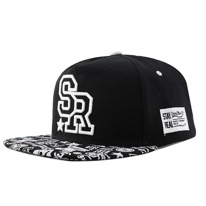 Adjustable cotton baseball cap with dome crown and letter embroidery in black or white colour