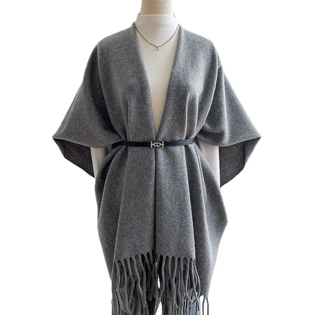 Women's longline jacquard imitation cashmere cloak in solid colour, 170x110cm, on a plain background