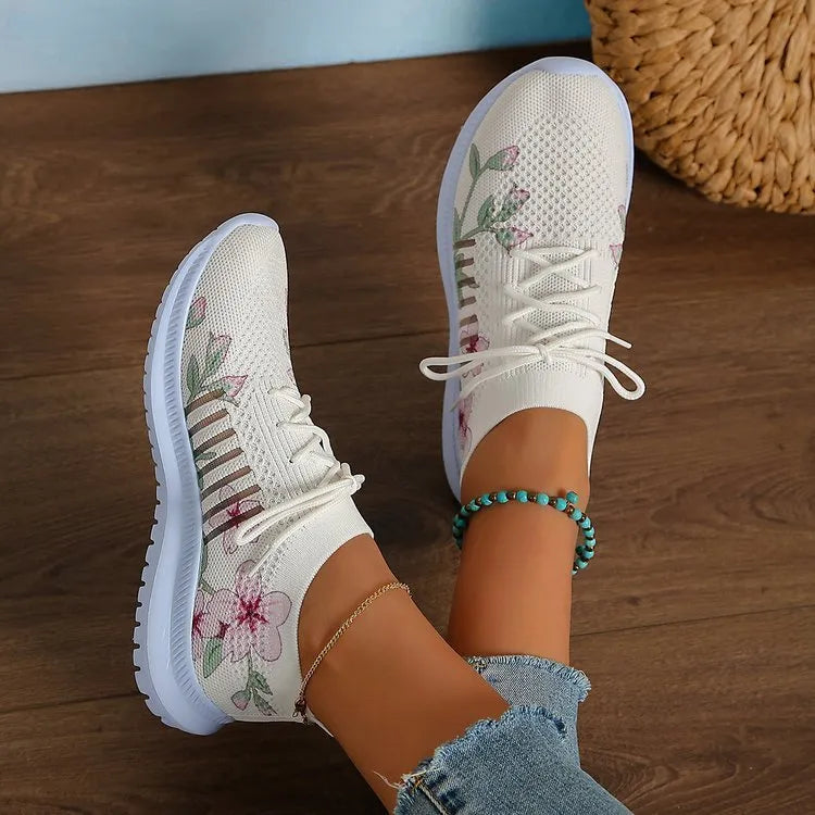 Women's milky white mesh flyknit running shoes with rubber sole and round toe design