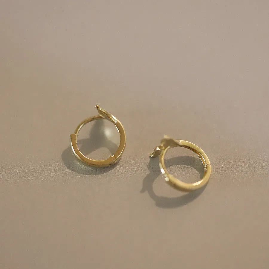 S925 sterling silver fishtail earrings with 8mm diameter in gold or white gold plate
