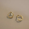 S925 sterling silver fishtail earrings with 8mm diameter in gold or white gold plate