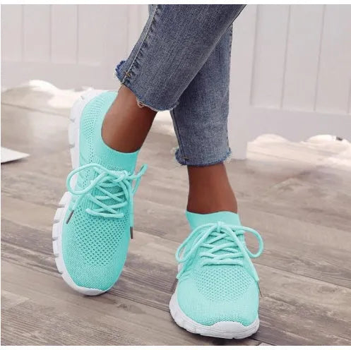 Women's lace-up platform sneakers in various colours with flat rubber soles