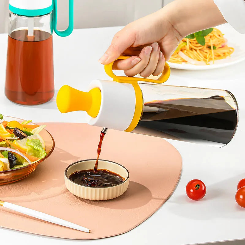 Glass oil dispenser with silicone brush for cooking and BBQ, 550ml capacity with stainless steel nozzle