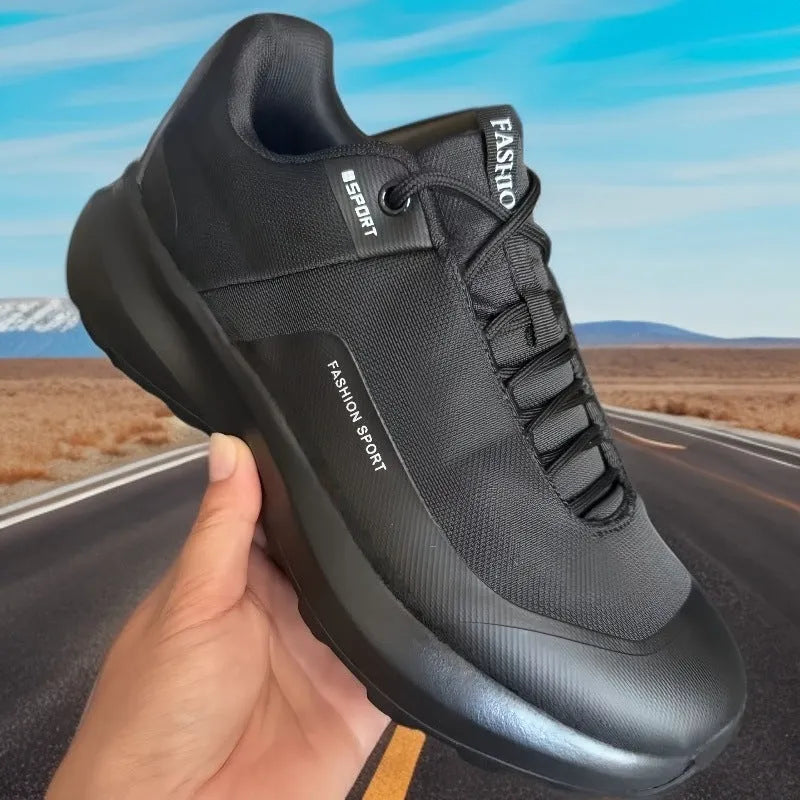 Breathable mesh sports shoes in green with rubber sole and low-top design