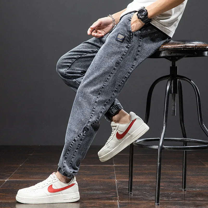 Men's loose straight-leg cargo casual jeans in blue, showing cargo pockets and mid-waist fit.