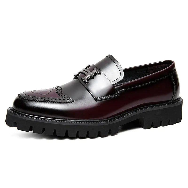 Men's low-top matte craft leather shoes with slit bead detail, black colour, rubber sole, side view
