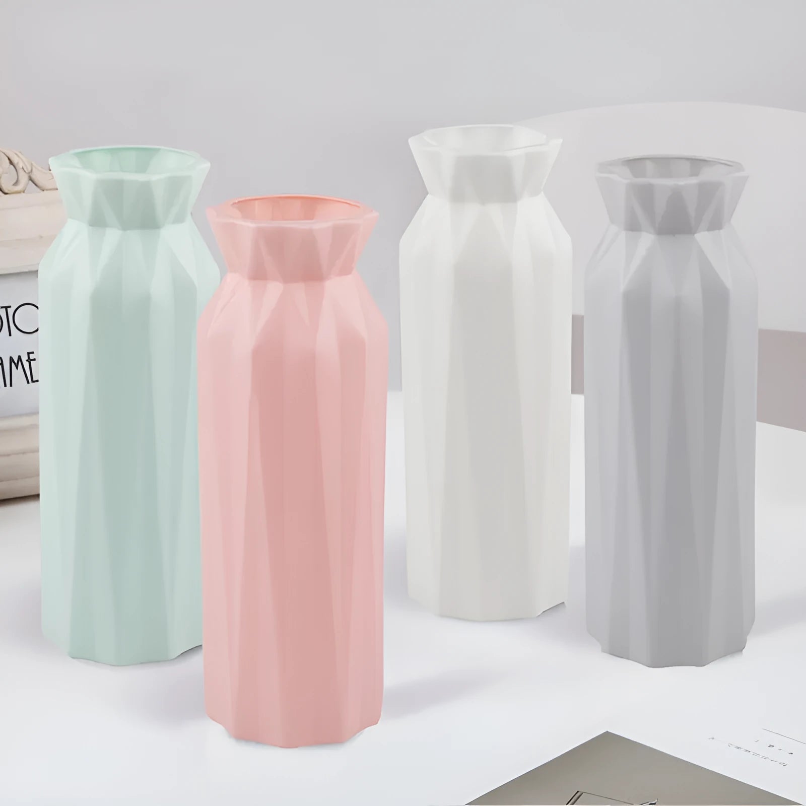 Drop-resistant melamine vase in green, grey, pink or white colour with 7.2 cm base diameter