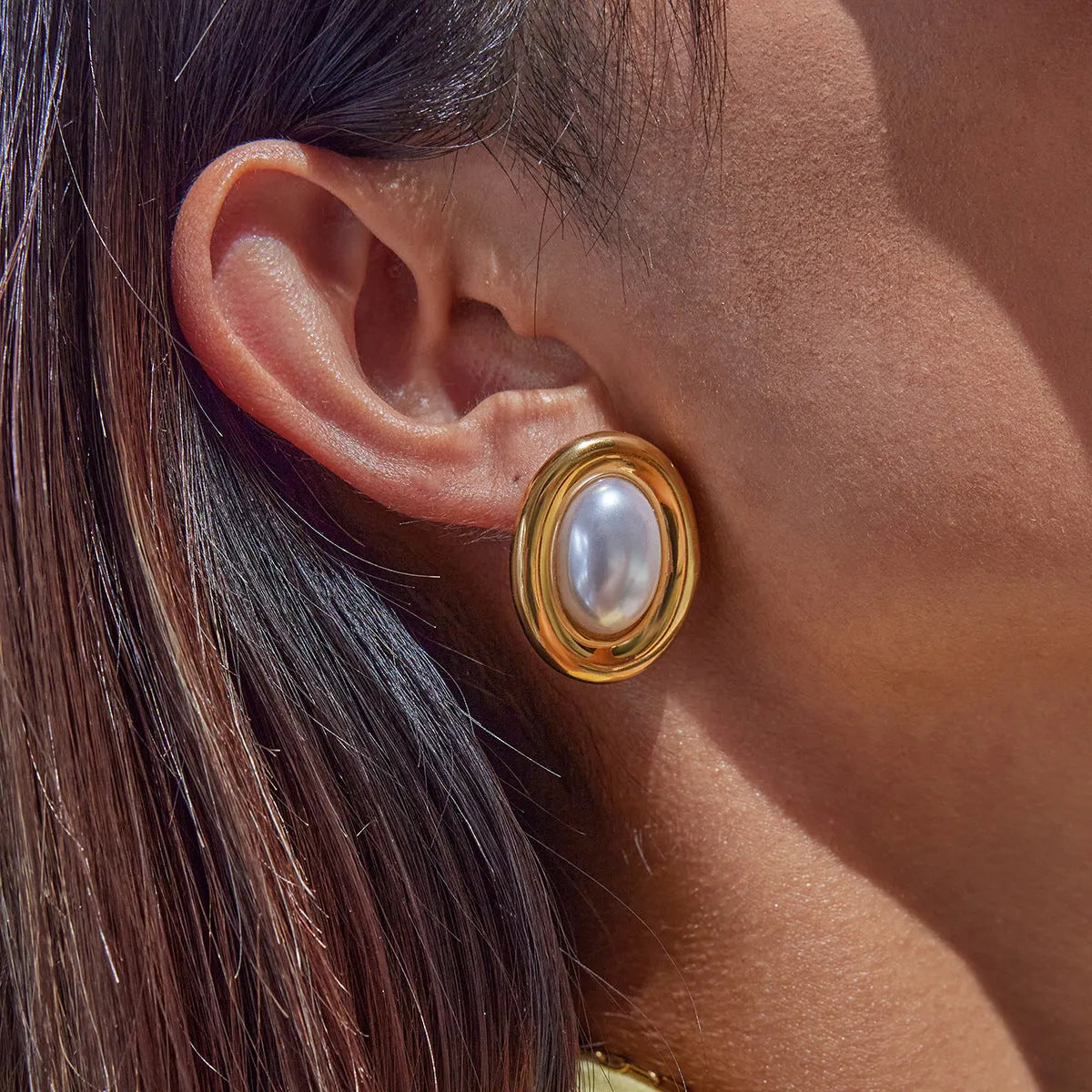 Stainless steel vintage pearl ear studs for women with electroplated finish.