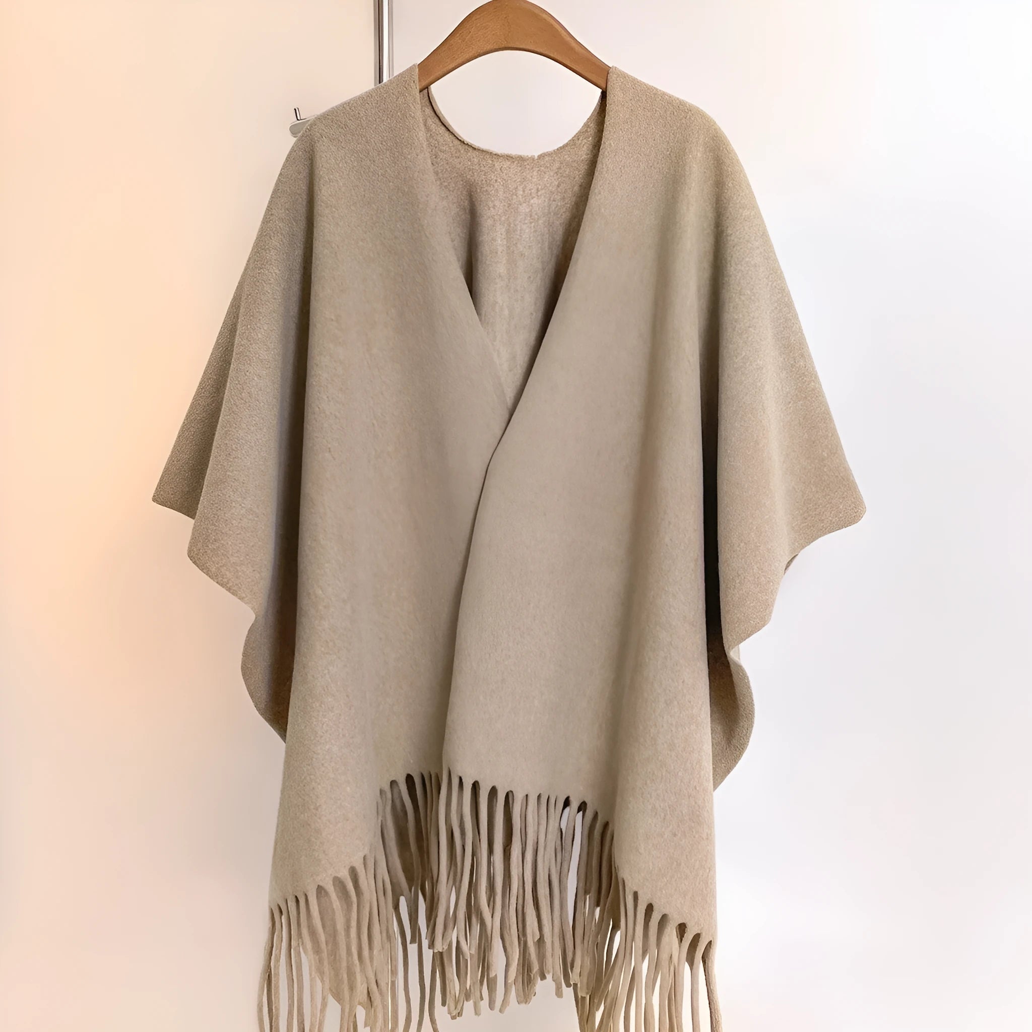 Women's longline jacquard imitation cashmere cloak in solid colour, 170x110cm, on a plain background