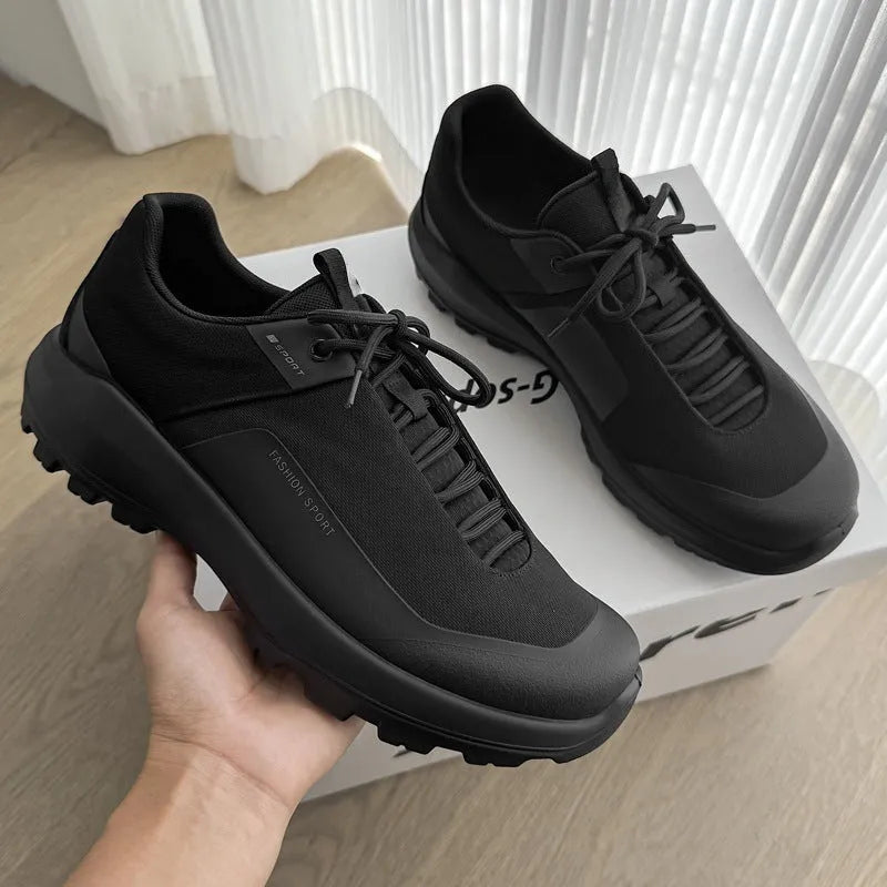 Breathable mesh sports shoes in green with rubber sole and low-top design
