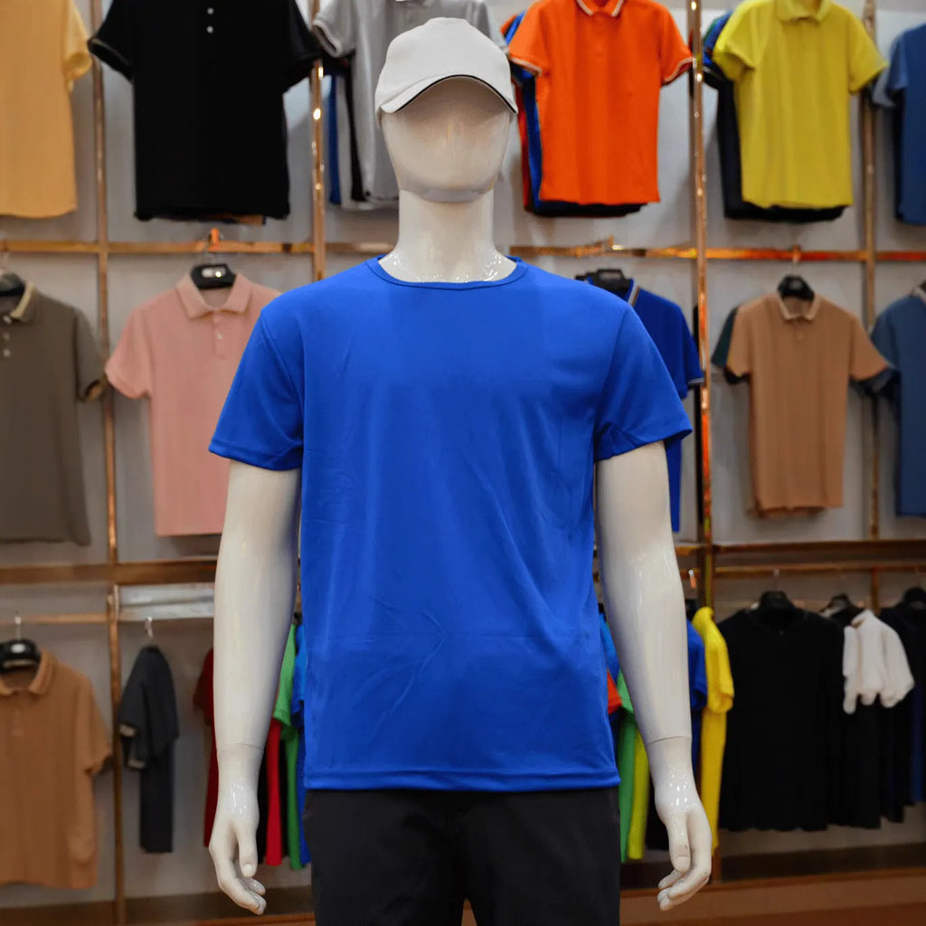 Short-sleeved slim fit round neck T-shirt in a bright colour on a hanger